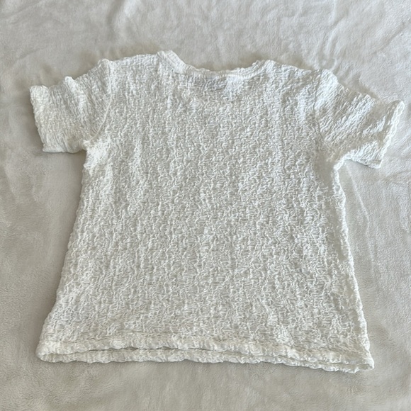 Uniqlo White Textured Short Sleeve Tee - Picture 6 of 6